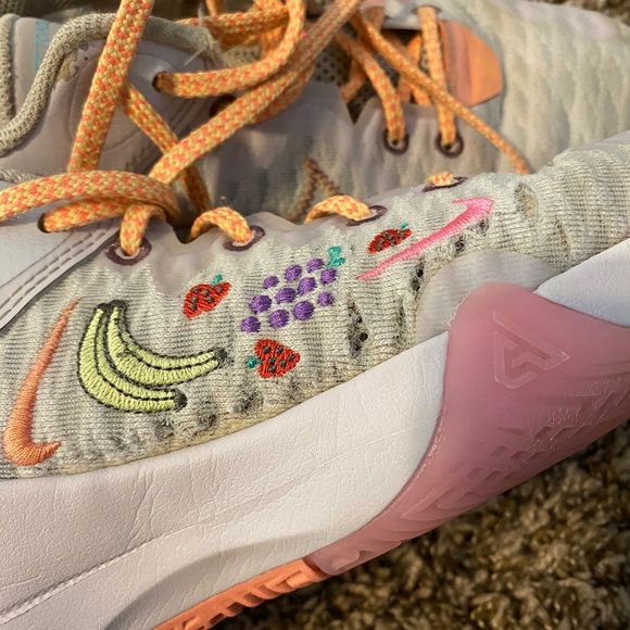 Nike Giannis Immortality Force Field (GS) DM7609-500  7Y Women’s 8.5 - Picture 4 of 7